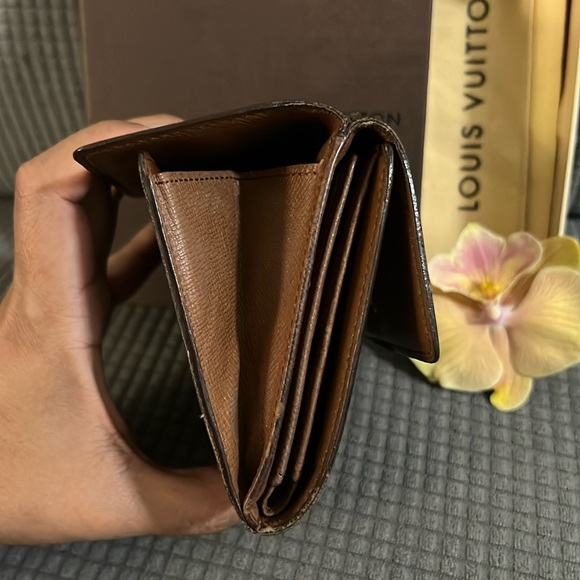 Preloved Louis Vuitton monogram wallet w/ dust bag and box - Picture 7 of 15